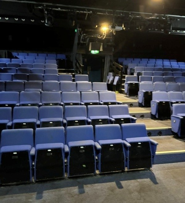 Second Hand 186x Theatre Chairs Second Hand 186x Theatre Chairs