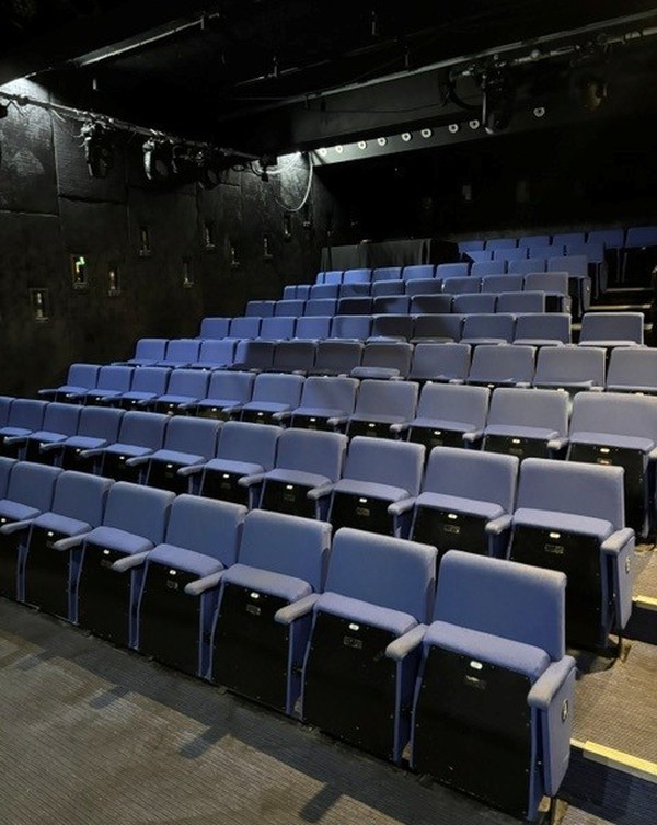 Used 186x Theatre Chairs Used 186x Theatre Chairs