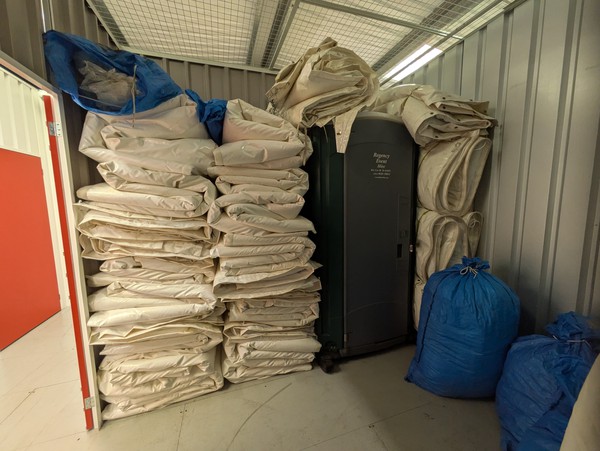 Second hand sound reduction lining for marquees Second hand sound reduction lining for marquees