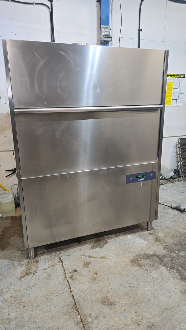 Maidaid UT132-E is a high-capacity, double-skinned commercial pot and utensil washer Maidaid UT132-E is a high-capacity, double-skinned commercial pot and utensil washer
