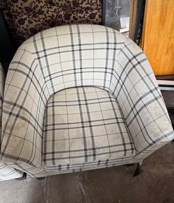 4x White Checked Tub Chairs For Sale