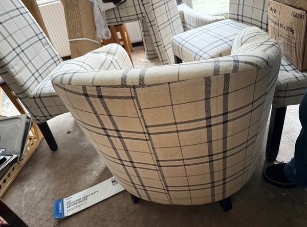 4x White Checked Tub Chairs 4x White Checked Tub Chairs