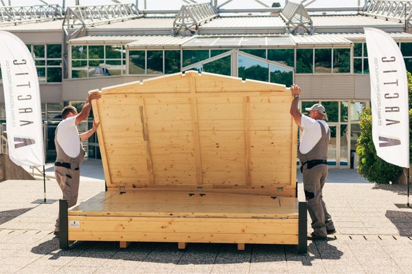 Building Christmas market chalets