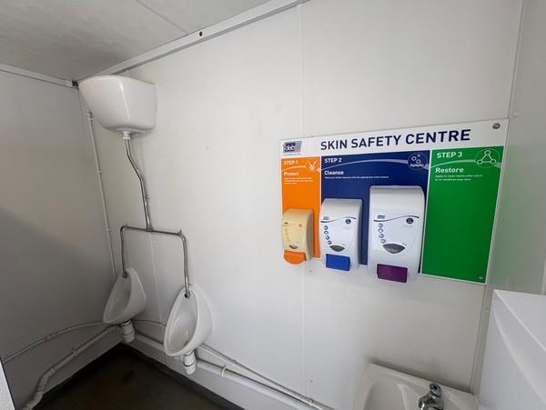 Second Hand 13ft x 9ft Toilet Block Second Hand 13ft x 9ft Toilet Block