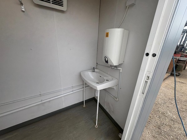 Second Hand Used 13ft x 9ft Toilet Block Second Hand Used 13ft x 9ft Toilet Block