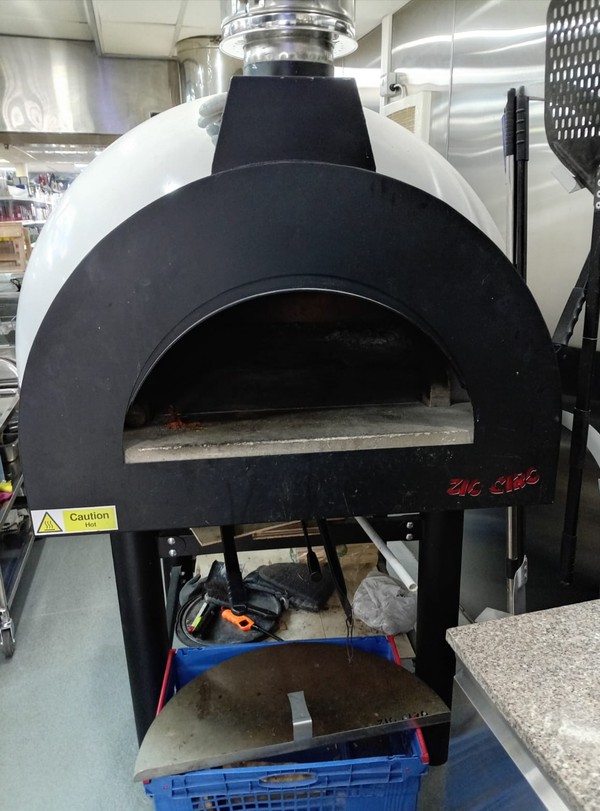 Wood-fired Zio-Ciro Pizza Oven