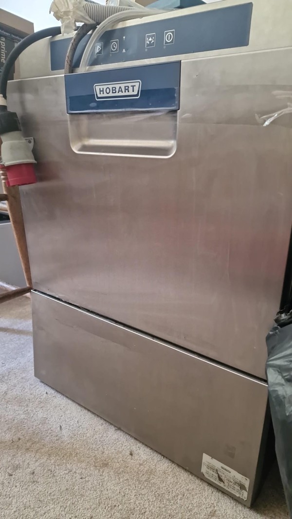 Commercial Dish / Glasswasher Commercial Dish / Glasswasher