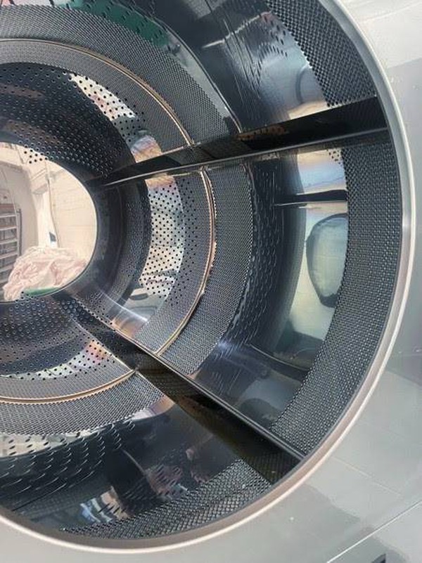 Large commercial tumble dryer Large commercial tumble dryer
