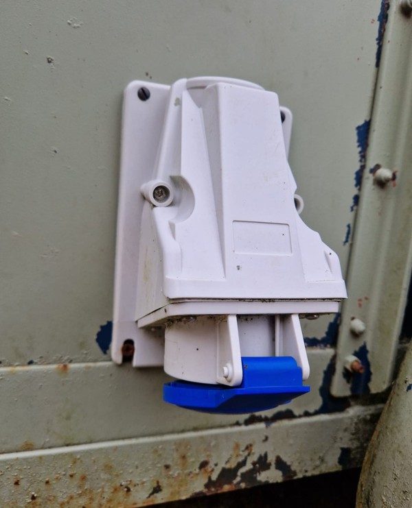 Electrical hook up Electrical hook up