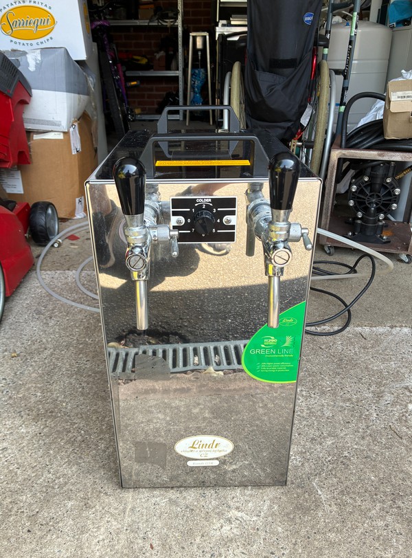 Twin Tap Beer Dispenser Twin Tap Beer Dispenser