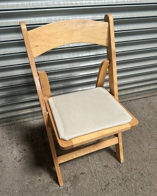 170x Wooden Folding Wedding Chairs For Sale