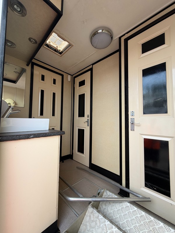 Second Hand 2 + 1 Toilet Trailer