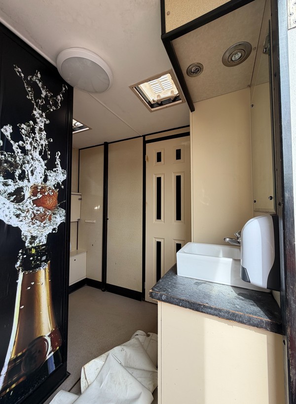 Second Hand Recirculating Toilet Trailer