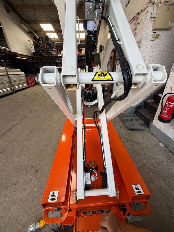 Scissor lift / access platform for sale Scissor lift / access platform for sale