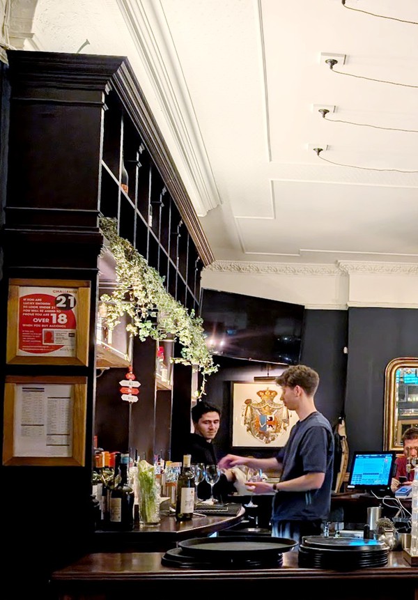 Pub back bar for sale Pub back bar for sale