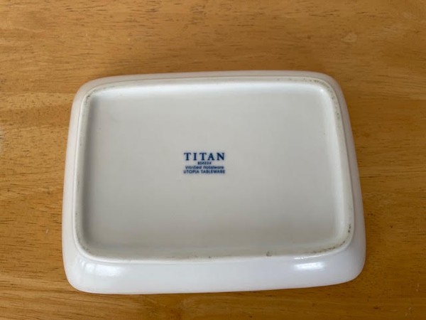 Used 35x White Oblong Dishes Used 35x White Oblong Dishes