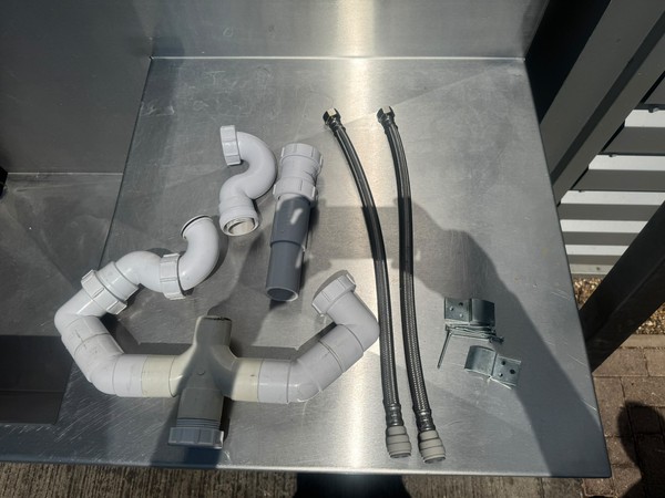 Double sink plumbing