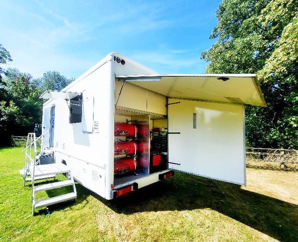 7.5T catering truck for sale 7.5T catering truck for sale