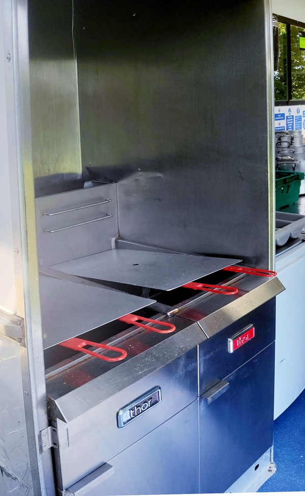 Catering vehicle with Two double fryers Catering vehicle with Two double fryers