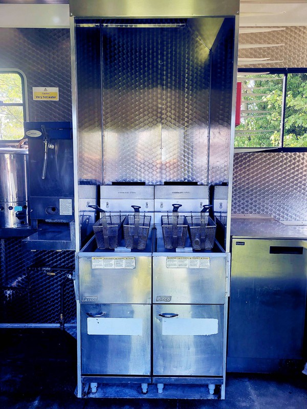 Double fryer Film Catering Truck Double fryer Film Catering Truck