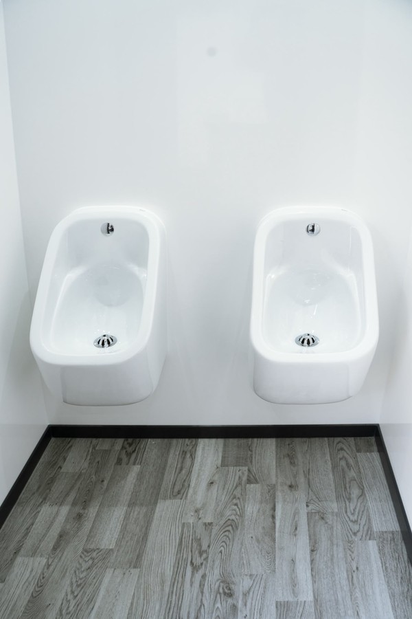 2 + 1 toilet trailer with urinals 2 + 1 toilet trailer with urinals