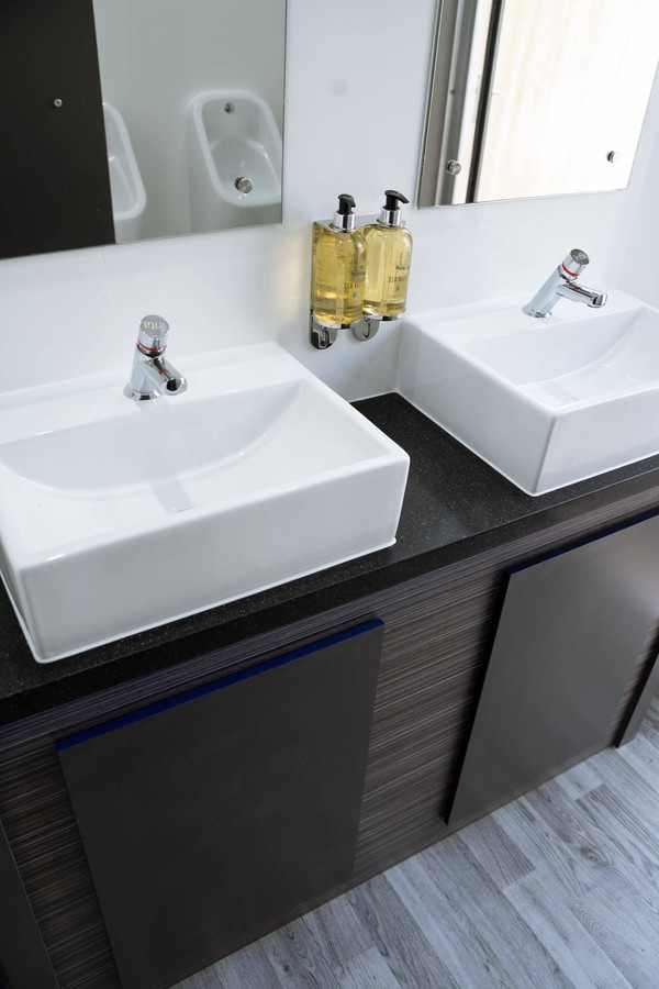 Toilet trailer vanity unit Toilet trailer vanity unit
