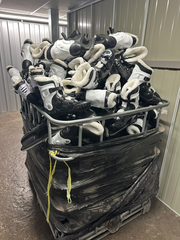 Stillages of ice skates