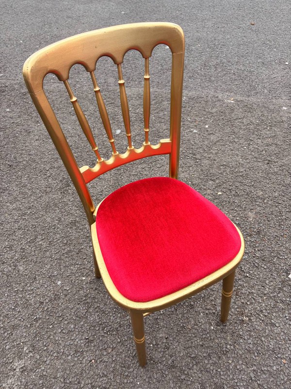 180x Gold Cheltenham banqueting chairs / red pads 180x Gold Cheltenham banqueting chairs / red pads