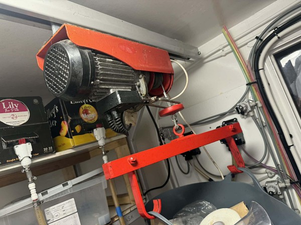 Overhead Winch / Hoist Overhead Winch / Hoist