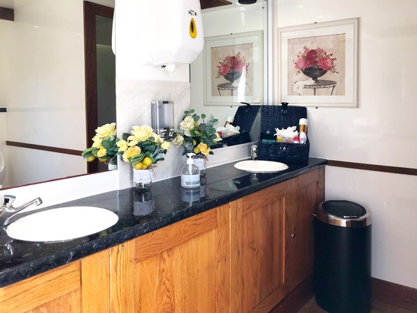 Luxury toilet trailer for sale Luxury toilet trailer for sale