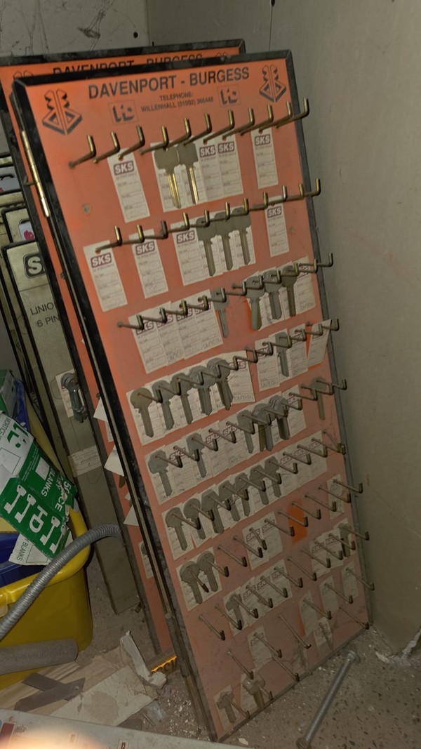 100's of blank keys on boards 100's of blank keys on boards