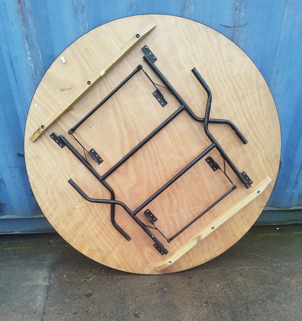 Second Hand 6x 5ft Round Folding Tables