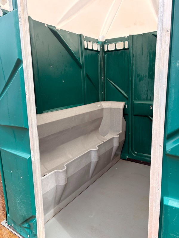 2x 6 Man Portable Urinal 2x 6 Man Portable Urinal