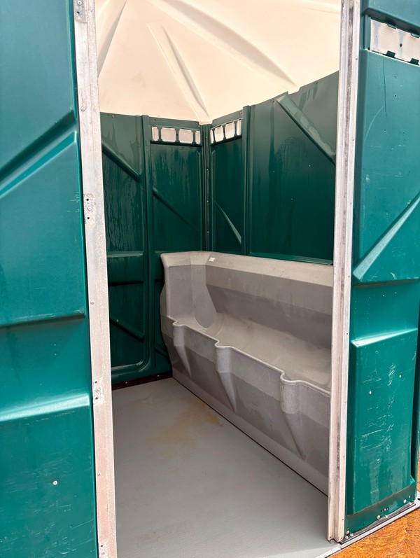 Second Hand 2x 6 Man Portable Urinal Second Hand 2x 6 Man Portable Urinal