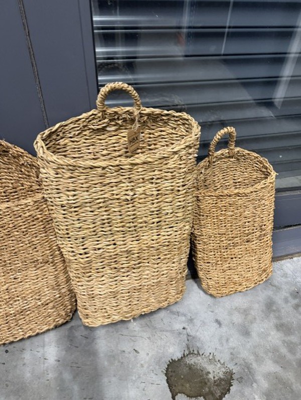 37x Flat Back And Round Baskets 37x Flat Back And Round Baskets