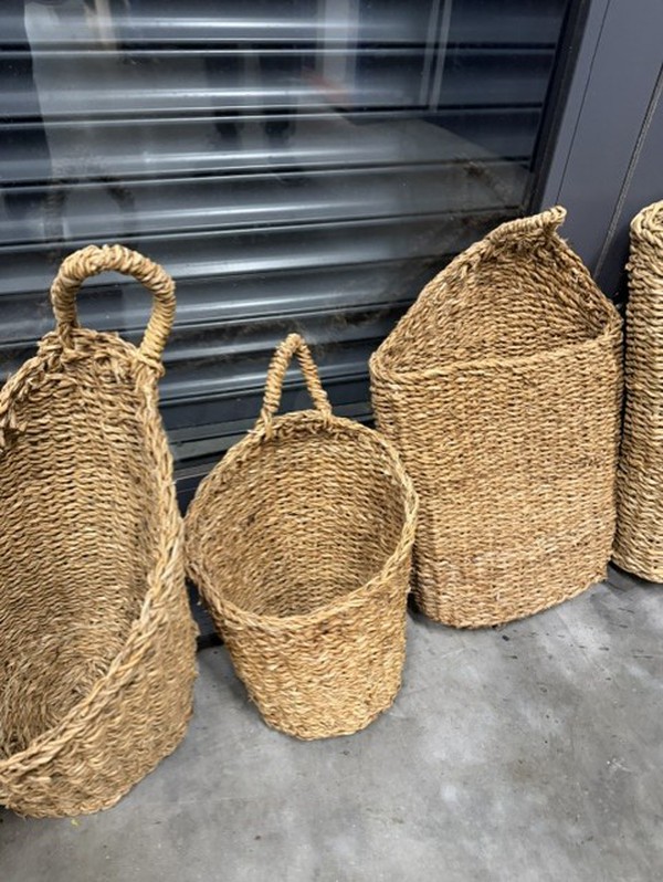 Used 37x Flat Back And Round Baskets Used 37x Flat Back And Round Baskets