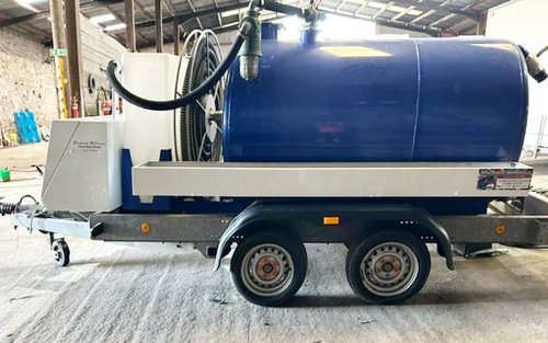 Vacuum tank trailer by Richard Williams