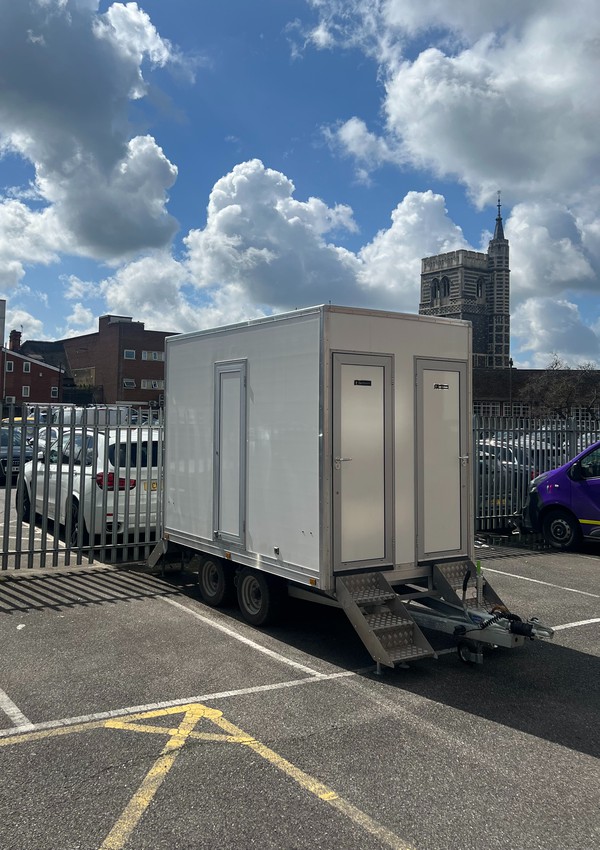 4 Bay Solar Powered Luxury Toilet Trailer For Sale 4 Bay Solar Powered Luxury Toilet Trailer For Sale