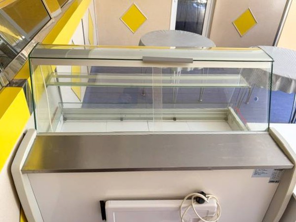 Curved glass shop fridge Curved glass shop fridge