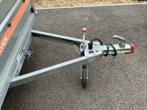 Trailer with jockey wheel Trailer with jockey wheel