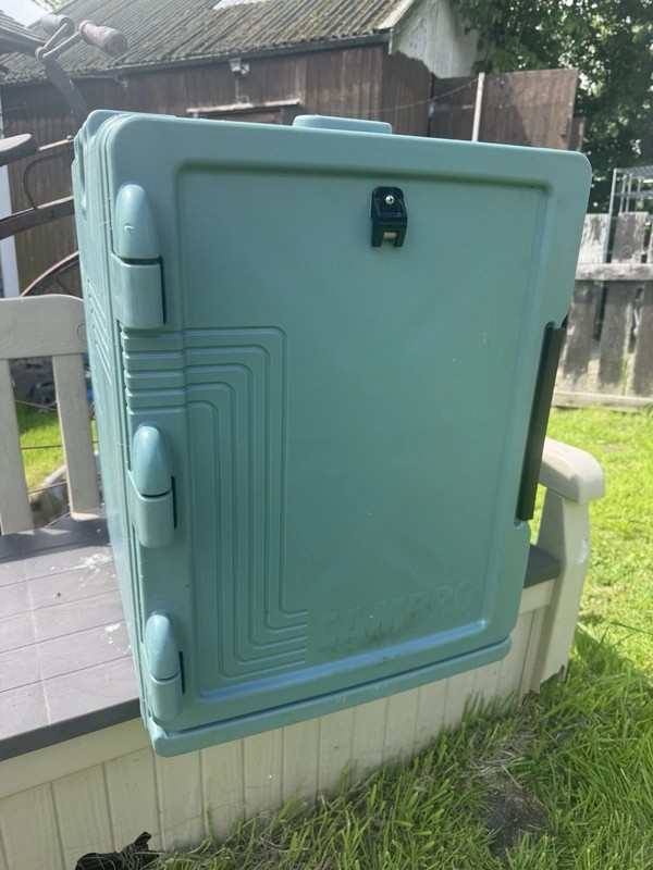 Cambro Insulated Food Box CG140