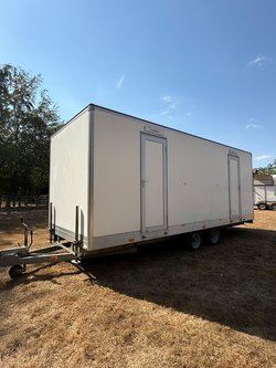 4 plus 2 Event Toilets