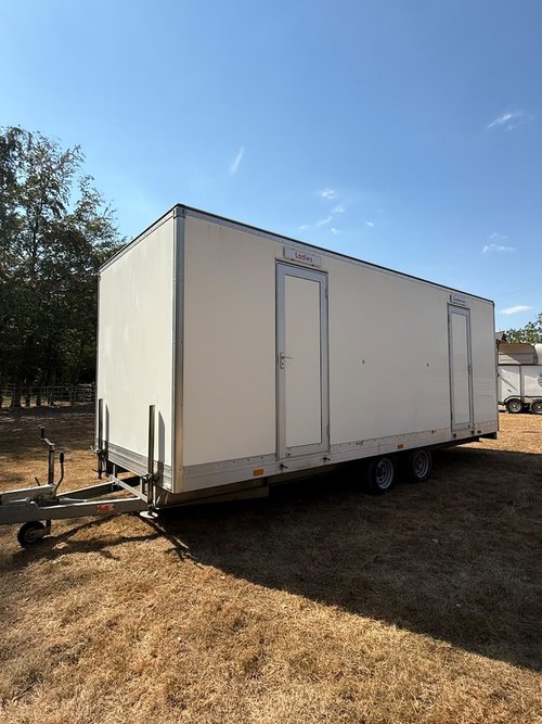 4 plus 2 Event Toilets