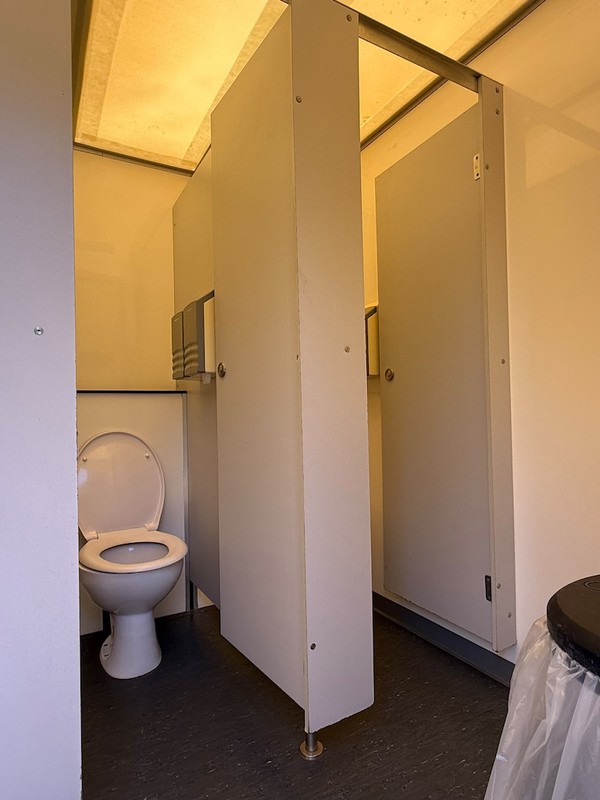 Buy 4 plus 2 Toilet Trailer Units Buy 4 plus 2 Toilet Trailer Units