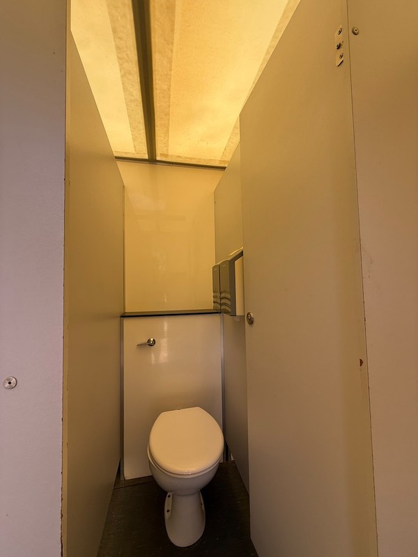 Used 4 + 2 Toilet Trailer Units Used 4 + 2 Toilet Trailer Units