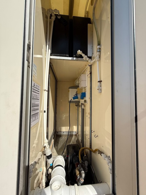 4 + 2 Toilet Trailer Units for sale 4 + 2 Toilet Trailer Units for sale