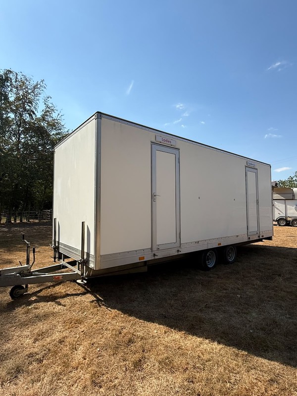 4 plus 2 Event Toilets 4 plus 2 Event Toilets