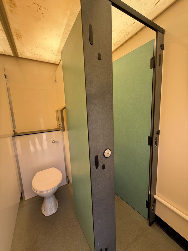 4 plus 2 Toilet Trailer Units for sale 4 plus 2 Toilet Trailer Units for sale