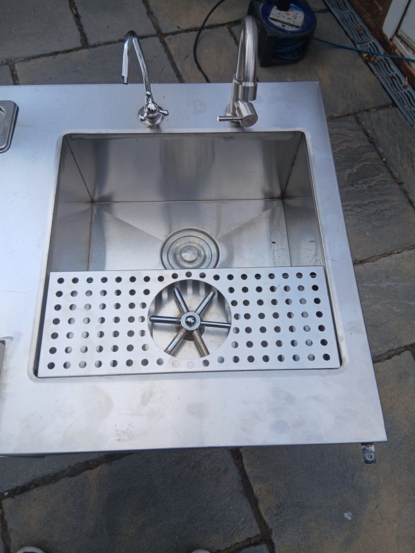 Stainless steel sink / back bar