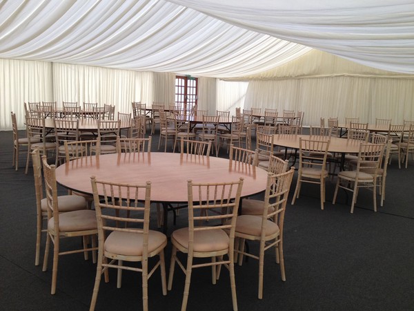 6Ft round tables and banqueting chairs 6Ft round tables and banqueting chairs